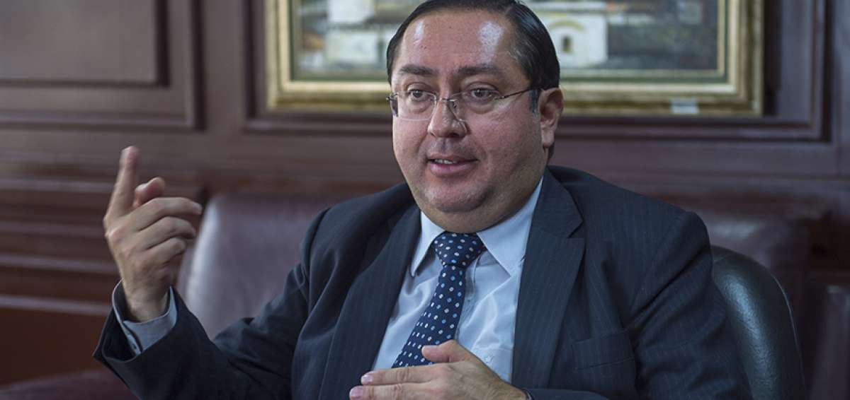 Carlos De la Torre, ministro de Econom&iacute;a y Finanzas  