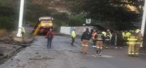 Personal de Bomberos y Polic&iacute;a Nacional apoyaron en la emergencia.