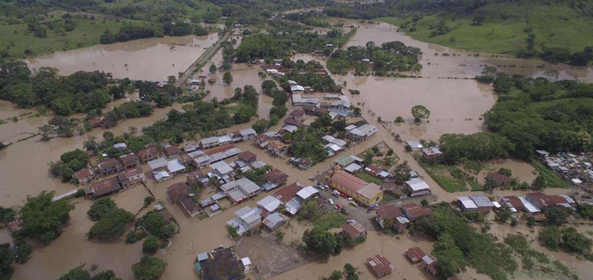 El COE cantonal evalu&oacute; el mi&eacute;rcoles 20 de febrero los da&ntilde;os por desbordamiento de los r&iacute;os en el sector La Uni&oacute;n de Santa Ana, Manab&iacute;.