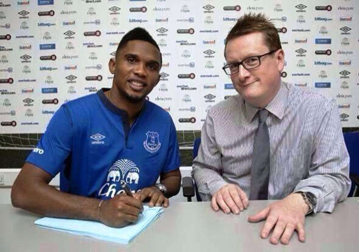 Samuel Etoo firm&oacute; a comienzos de temporada con el Everton, equipo que ahora lo deja ir a la Sampdoria. Foto: Archivo