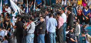 Con la ley todos los medios de comunicaci&oacute;n implementar&aacute;n mecanismos de autorregulaci&oacute;n de sus contenidos, por ejemplo, los c&oacute;digos deontol&oacute;gicos.