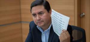 Leonardo Berrezueta, ministro de Trabajo, durante la rueda de prensa. 