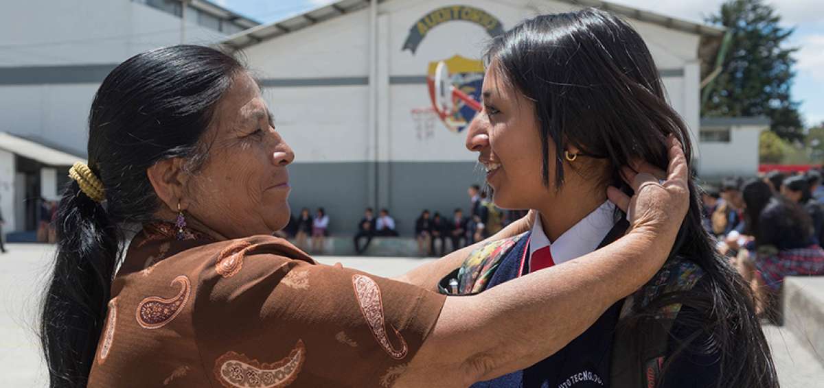 En el inicio del a&ntilde;o lectivo 2018-2019, padres de familia acompa&ntilde;aron a sus hijos durante el primer d&iacute;a de clases. Los progenitores presenciaron el acto inaugural.  