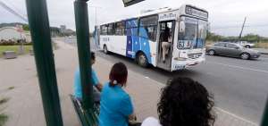 En la entrada hacia dos urbanizaciones se instal&oacute; un paradero para los usuarios del transporte p&uacute;blico.