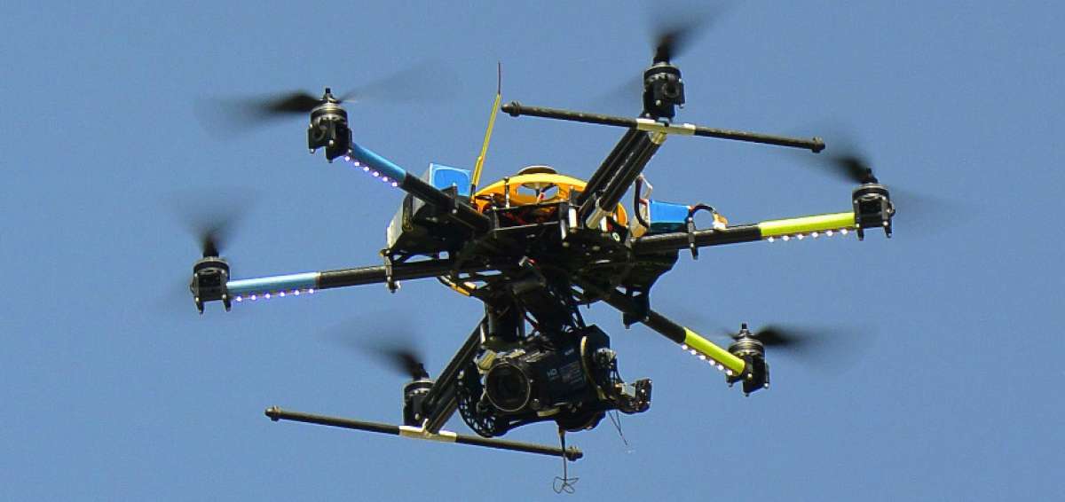 Drones vigilan el tr&aacute;fico en Cuenca