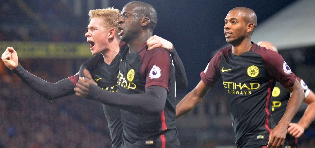 Manchester City derrota al Crystal Palace y da alcance al Liverpool