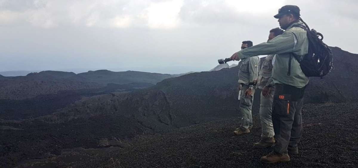 T&eacute;cnicos y guardaparques realizaron una evaluaci&oacute;n sobre los cambios ocurridos en el ecosistema como parte de la erupci&oacute;n del volc&aacute;n Sierra Negra.