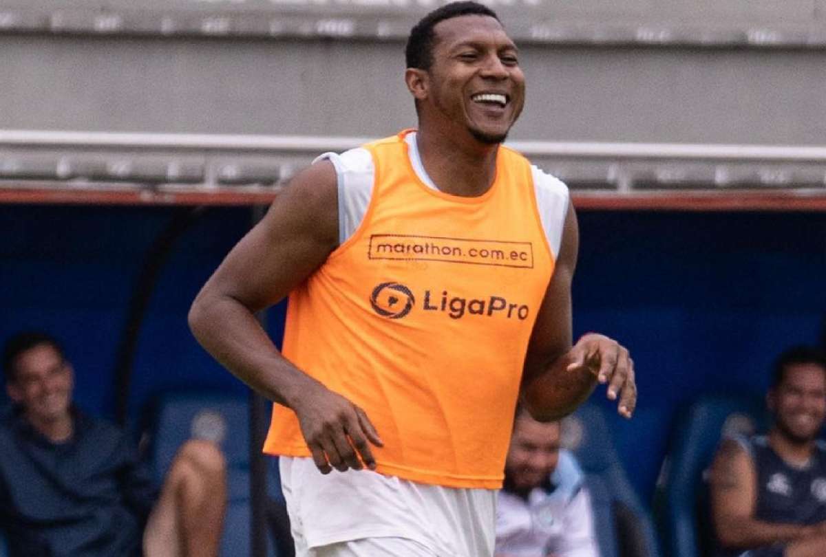 M&aacute;ximo Banguera, durante un entrenamiento en el Guayaquil City