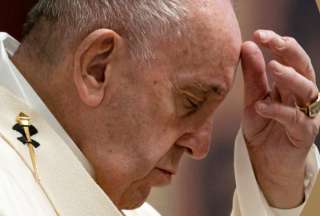 El Papa fue internado
