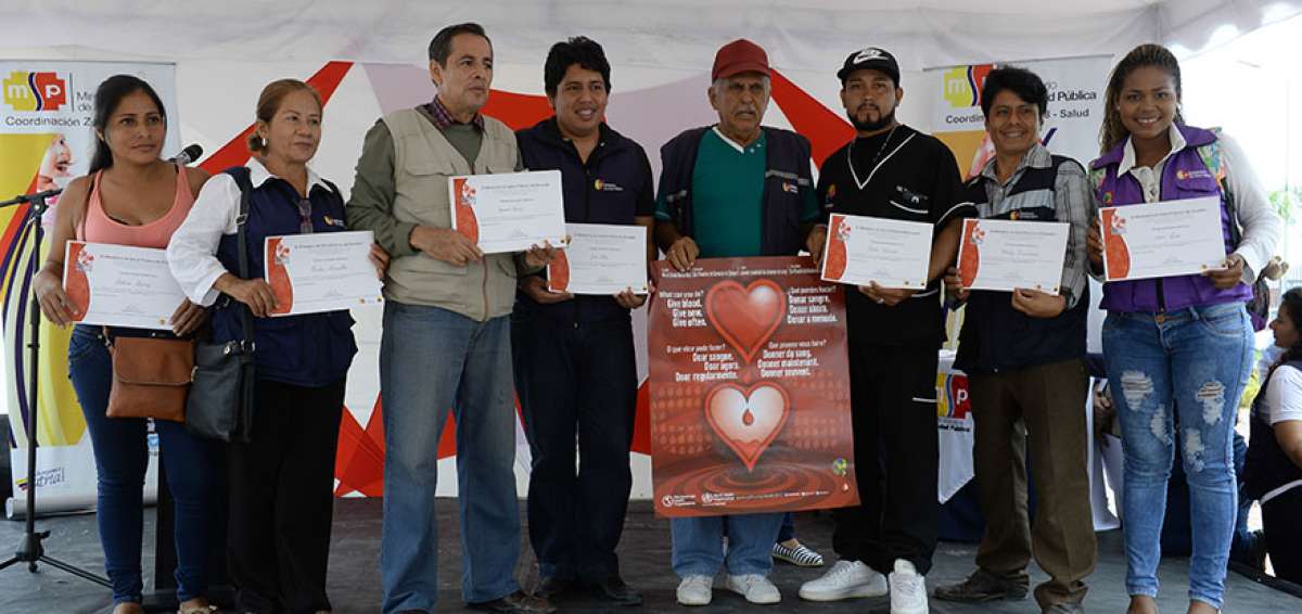 En el hospital del Guasmo Sur, personal del MSP entreg&oacute; ayer certificados a los donantes recurrentes de sangre, adem&aacute;s se realiz&oacute; una casa abierta.