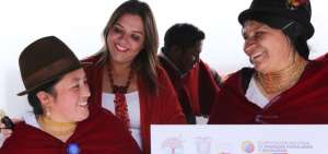 La Segunda Mandataria recorri&oacute; la Feria de Organizaciones de la Econom&iacute;a Popular y Solidaria.