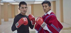 Henry Mashiant (izq.), boxeador de Macas. Lenin Caiza, pugilista de Ambato