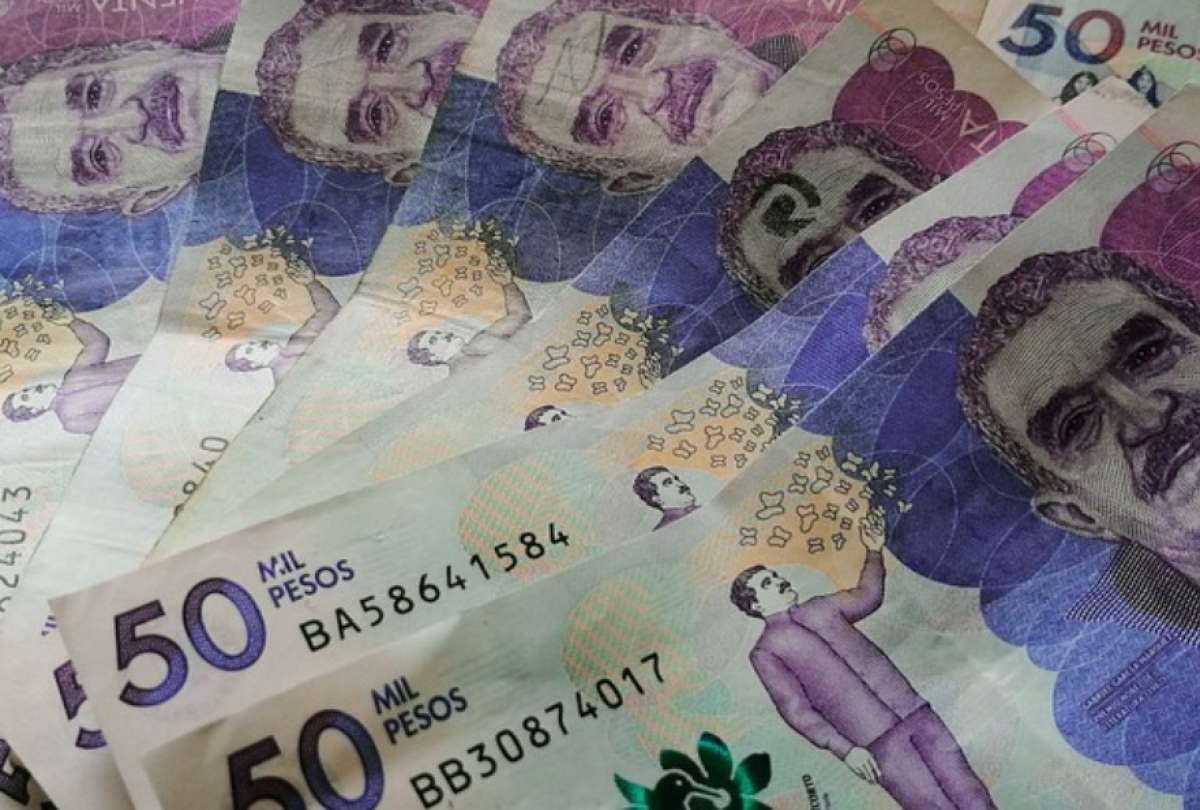 El peso colombiano marcó un nuevo récord frente al dólar.
