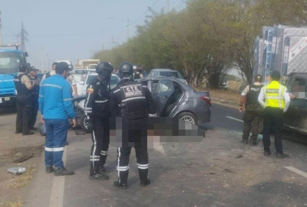 Un muerto y dos heridos tras accidente en la v&iacute;a Dur&aacute;n&ndash;Boliche, report&oacute; el ECU 911