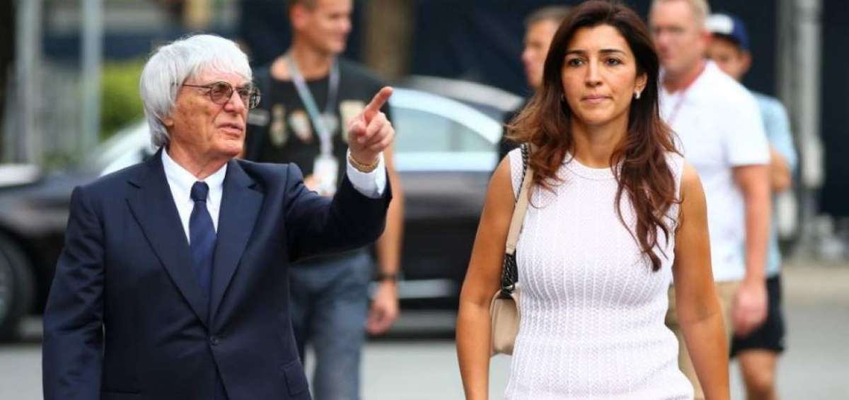 Bernie Ecclestone y su esposa Fabiana Flosi durante la previa de un Gran Premio de F&oacute;rmula 1.