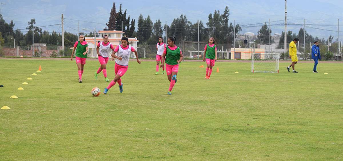 La Tricolor realiz&oacute; ayer una pr&aacute;ctica de f&uacute;tbol para pulir el equipo que jugar&aacute; el s&aacute;bado en el inicio del torneo sudamericano.   