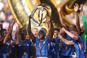 Moisés Caicedo recibió un homenaje en Santo Domingo de los Tsáchilas
