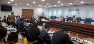 Las partes procesales durante la diligencia por el caso Petroecuador.
