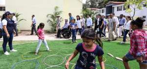 El presidente Moreno hizo la entrega de las viviendas en compa&ntilde;&iacute;a de su esposa, Roc&iacute;o Gonz&aacute;lez de Moreno.