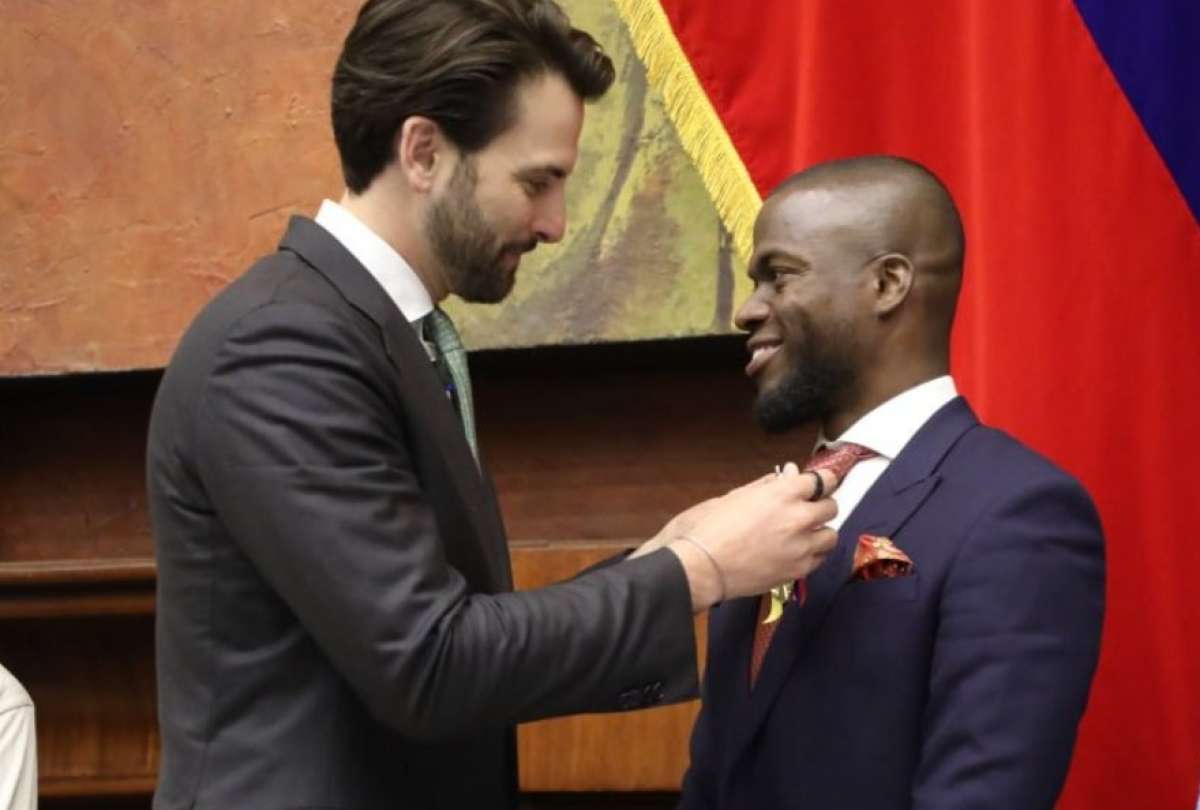 Enner Valencia fue condecorado por la Asamblea Nacional