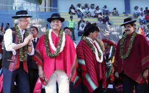 El presidente Rafael Correa fue declarado hu&eacute;sped ilustre y recibi&oacute; las llaves de la ciudad de Quillacollo, en el departamento de Cochabamba. Foto: Presidencia 