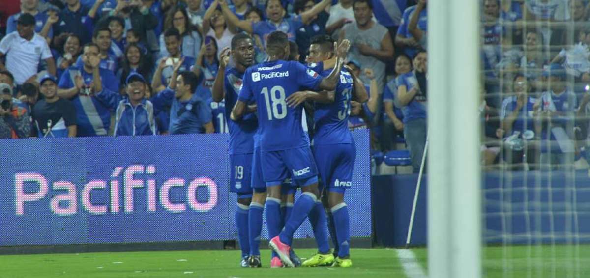 Festejo 'azul' en el estadio George Capwell.