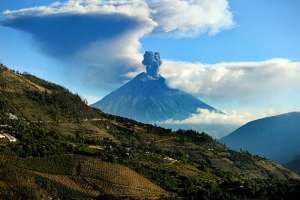 La actividad del volc&aacute;n Tungurahua es considerada como moderada, seg&uacute;n los t&eacute;cnicos del Instituto Geof&iacute;sico. Foto: Archivo / El Tel&eacute;grafo