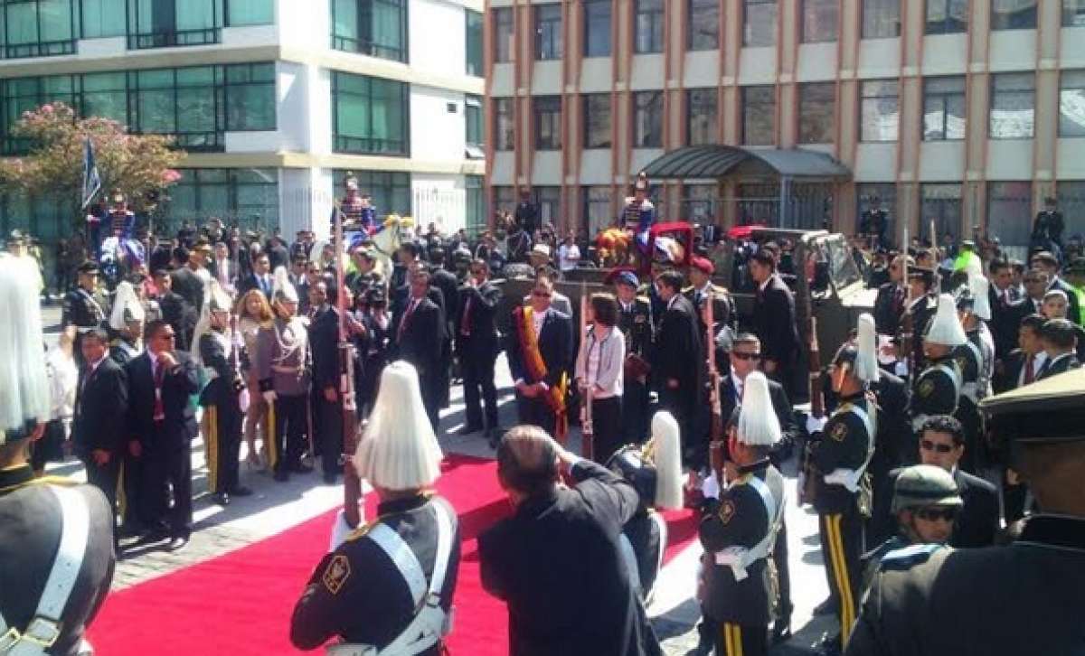 Presidente Correa arriba a la Asamblea Nacional para rendir informe a la naci&oacute;n
