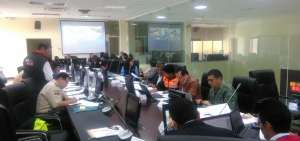 En la sala de manejo de crisis del ECU-911 de Chimborazo se instalaron mesas de trabajo.