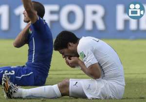 Cavani dice que Su&aacute;rez se equivoc&oacute; pero no merece el trato recibido por FIFA