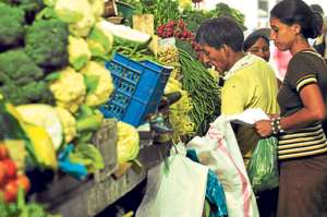 Para reducir la huella ecol&oacute;gica personal, el MAE aconseja preferir vegetales y frutas y reducir al m&iacute;nimo el consumo de alimentos de origen animal. Foto: Archivo.