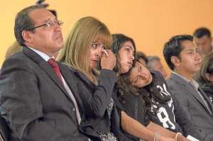Los padres de David Romo, Santiago Romo y Alexandra C&oacute;rdova, lo recordaron y agradecieron el apoyo brindado durante el a&ntilde;o. Foto: Andr&eacute;s Darquea / El Tel&eacute;grafo