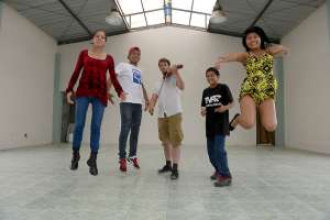 J&oacute;venes del proyecto social Rapflektion se presentan en la Alianza Francesa