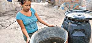 La Revancha, zona alta de Manta, es uno de los sectores que a&uacute;n no cuenta con agua potable.