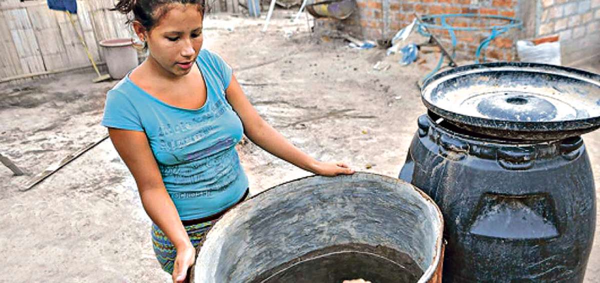 La Revancha, zona alta de Manta, es uno de los sectores que a&uacute;n no cuenta con agua potable.
