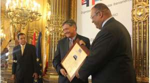 Ecuador recibe premio de la OPI por su labor social en Espa&ntilde;a y la defensa a la libertad de expresi&oacute;n