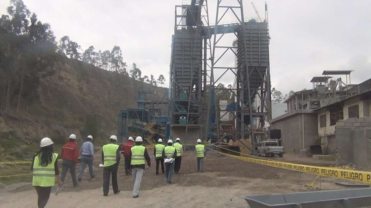 El contrato permitir&aacute; la construcci&oacute;n de una planta de clinker que operar&aacute; UCEM en Riobamba.