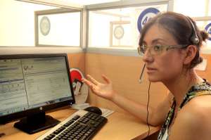 Rita Ponce, psic&oacute;loga desde hace 3 a&ntilde;os, forma parte del equipo de asesor&iacute;a del &lsquo;contact center&rsquo; de la Enipla. Foto: Cortes&iacute;a MSP