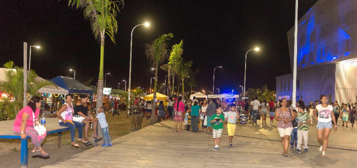 El n&uacute;mero de turistas que llega al renovado complejo asciende a 30 mil en d&iacute;as festivos. Durante la noche se registra la mayor cantidad de visitantes.