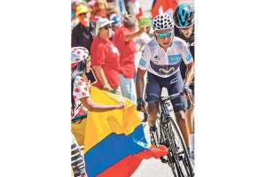 Quintana, apoyado por cientos de seguidores y por un gran equipo, exprimi&oacute; las fuerzas de Froome, pero le falt&oacute; m&aacute;s dureza para alcanzar el &eacute;xito. Foto: AFP
