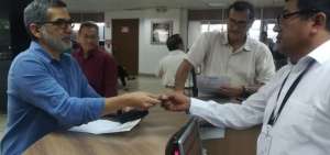 El exfuncionario debe presentarse cada 15 d&iacute;as ante el presidente de la Corte.