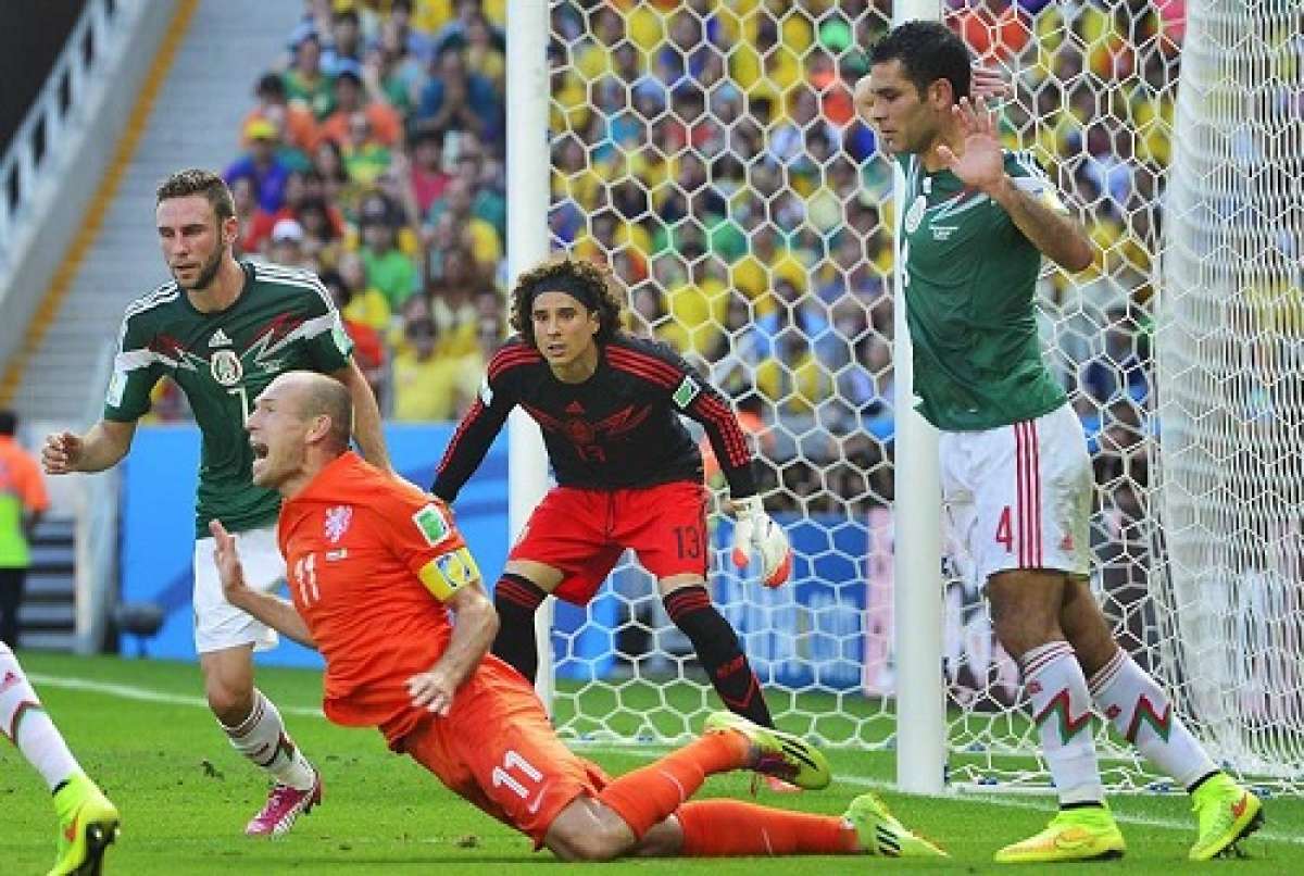 Robben aclara que se tir&oacute;, pero en otra jugada en el primer tiempo