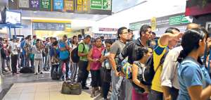 Las cooperativas que cubren las rutas hacia varios cantones de la provincia de Manab&iacute; fueron las m&aacute;s concurridas ayer en la terminal terrestre de Guayaquil. Foto: Carina Acosta.