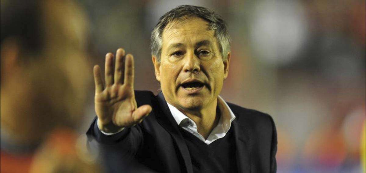 DT campe&oacute;n de Sudamericana renuncia por amenaza de 'barrabravas'