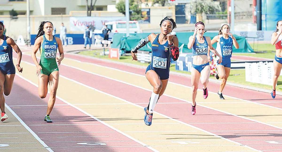 Momentos en que la ecuatoriana &Aacute;ngela Tenorio gana medalla de oro en los 100 metros planos. Fotos: Fernando Machado / El Tel&eacute;grafo