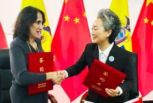 En el Día de la Medicina Tradicional China se suscribió un convenio para que ecuatorianos accedan a estos servicios en Beijing. 