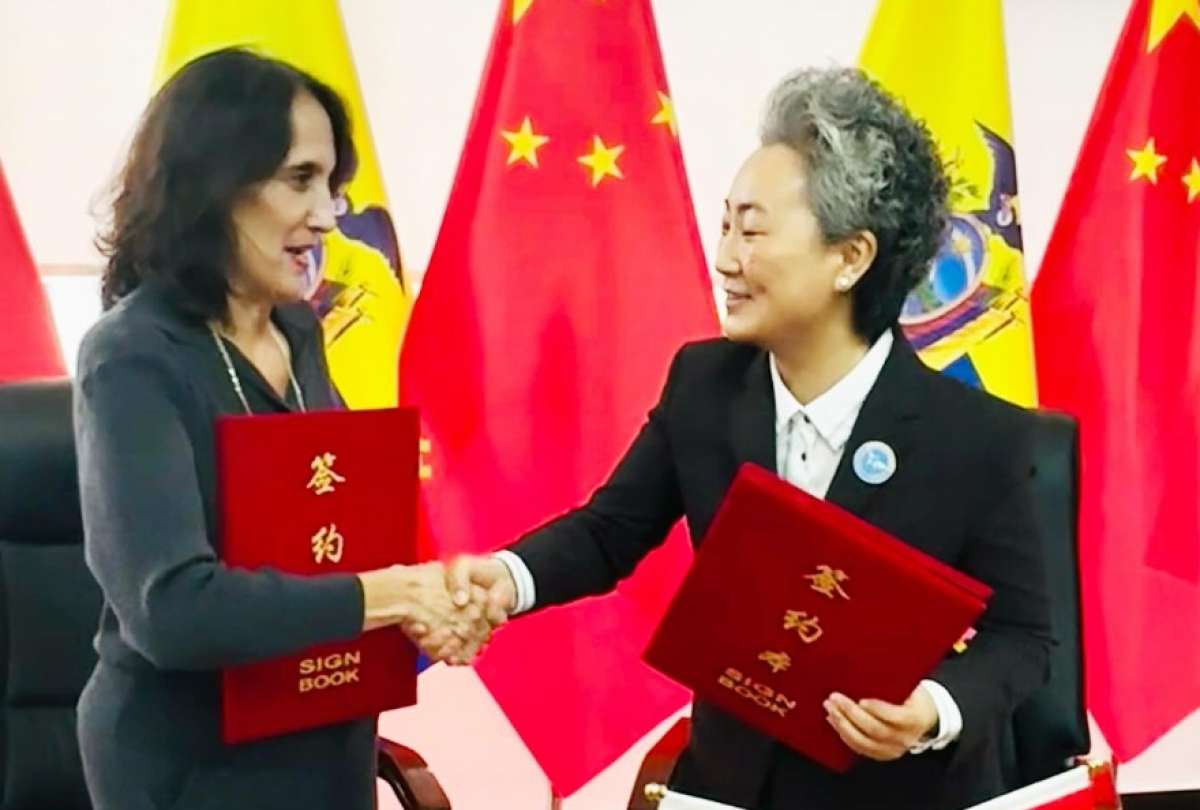 En el Día de la Medicina Tradicional China se suscribió un convenio para que ecuatorianos accedan a estos servicios en Beijing.