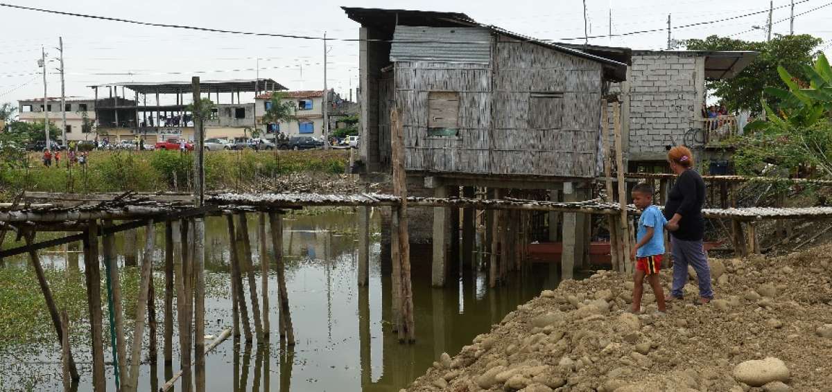 Sector de Sol Brisa 1, cerca del bypass, donde se asientan decenas de familias en r&uacute;sticas viviendas.