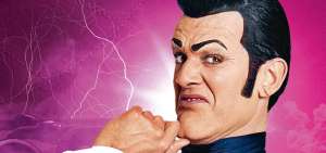 El actor es conocido por su rol de villano como Robbie Rotten, quien sigue y esp&iacute;a a los ni&ntilde;os de Lazy Town, en especial a Sportacus, quien rescata a las personas.