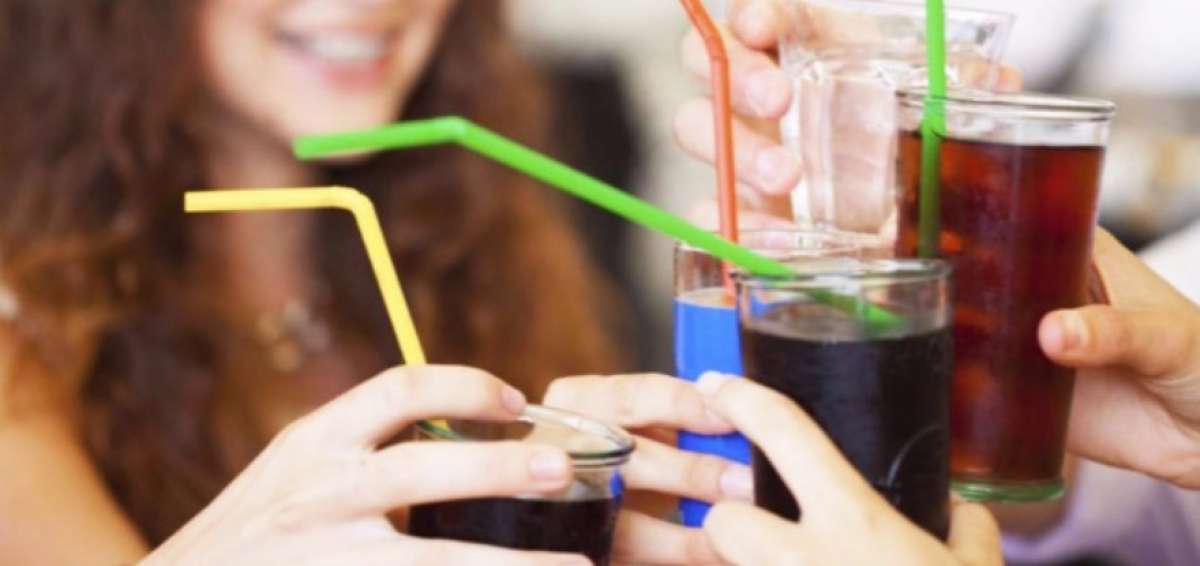 Detectan m&aacute;s riesgo de muerte prematura en mujeres que toman bebidas azucaradas